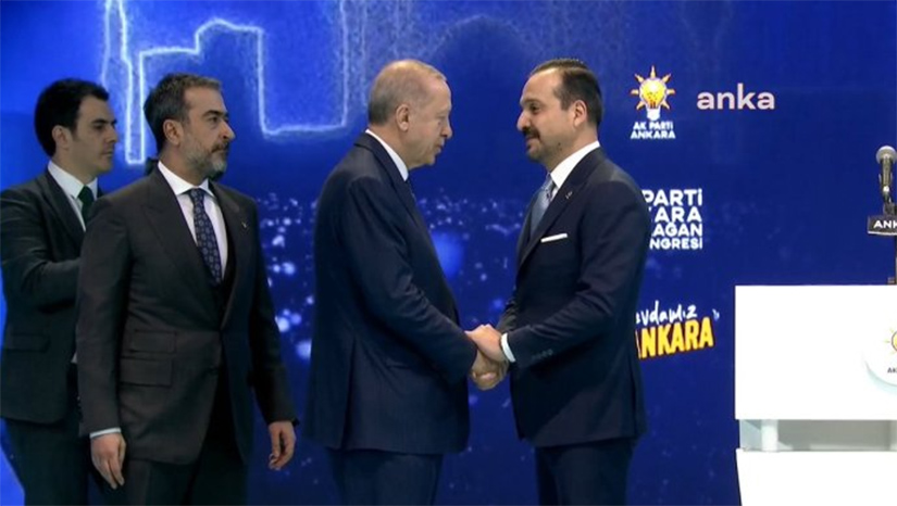 Cumhurbaşkanı Erdoğan, AK Parti’ye katılan Kürşad Zorlu’ya rozet taktı